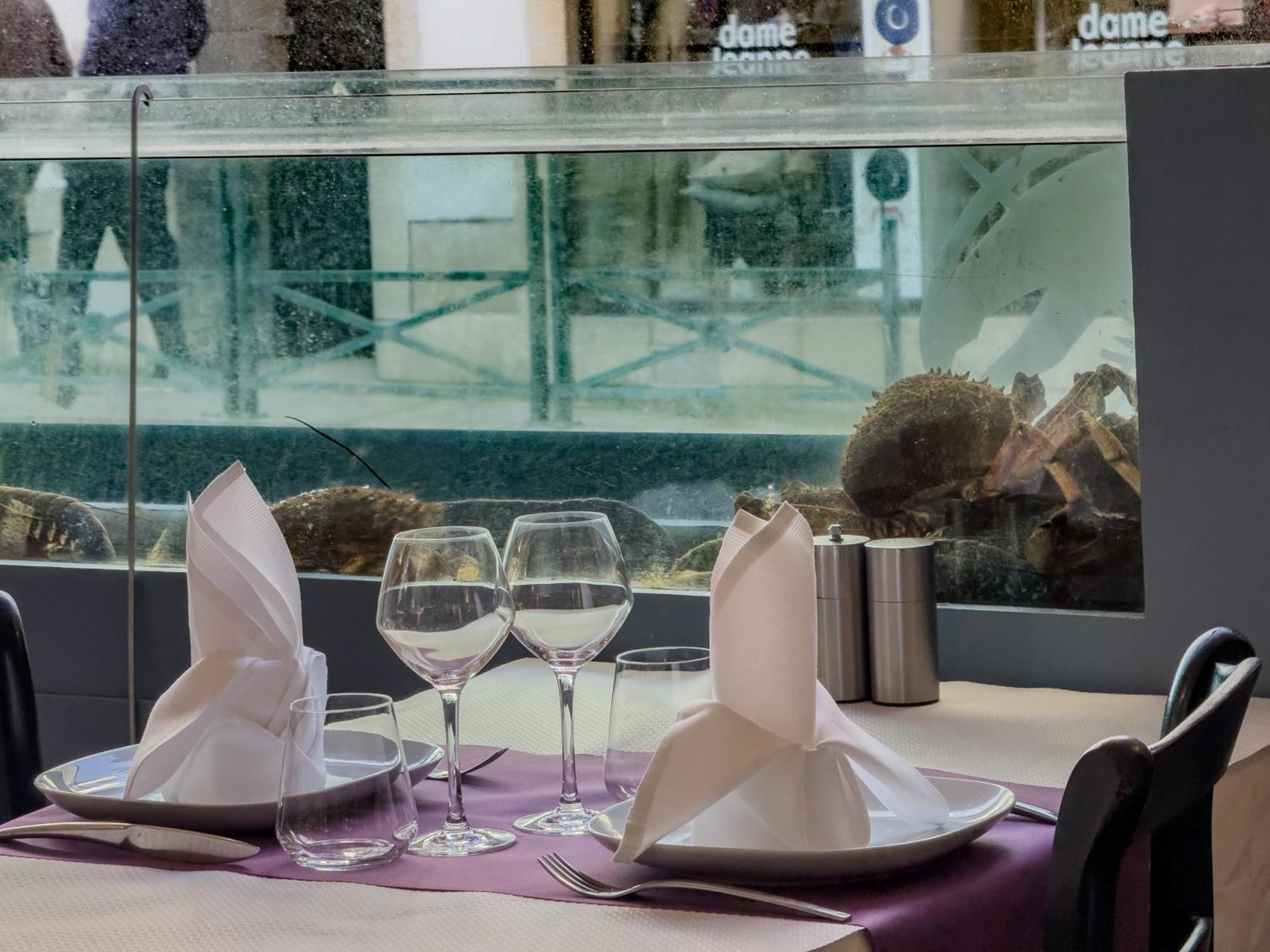 Logis Hotel Les Chardons Bleus Restaurant Le Bistrot De La Mer Roscoff Eksteriør billede