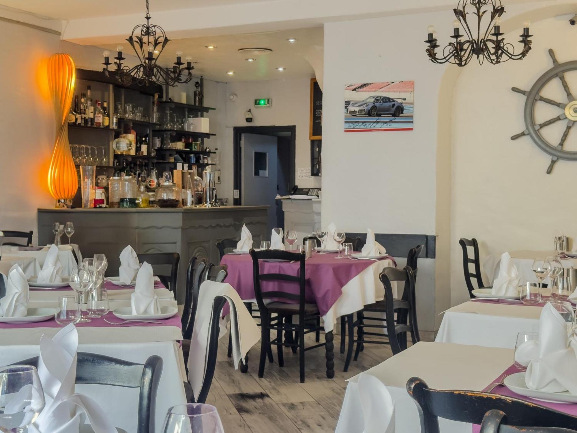 Logis Hotel Les Chardons Bleus Restaurant Le Bistrot De La Mer Roscoff Eksteriør billede