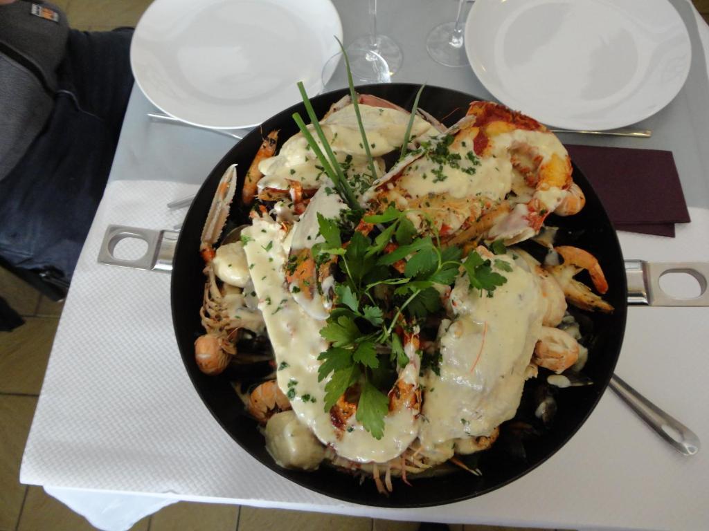 Logis Hotel Les Chardons Bleus Restaurant Le Bistrot De La Mer Roscoff Eksteriør billede