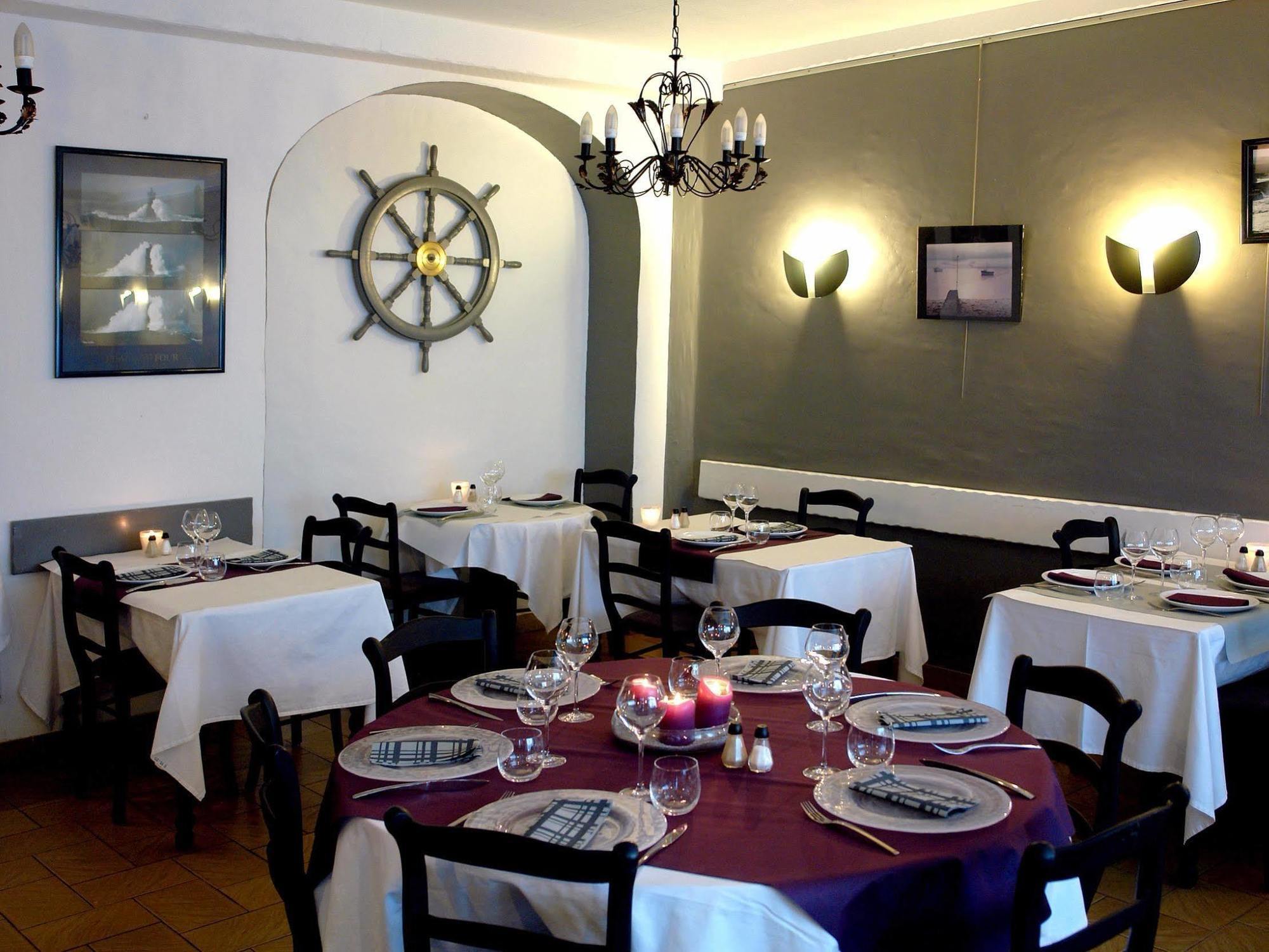 Logis Hotel Les Chardons Bleus Restaurant Le Bistrot De La Mer Roscoff Eksteriør billede
